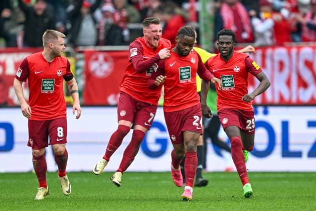 2 Bundesliga 1 FC Kaiserslautern VfL Osnabrück on 10 03 2024 at Fritz Walter Stadion in Kaiserslautern Ba Muaka Simakala Kaiserslautern celebrates cautiously after his goal to 2 2 with Marlon Ritter Kaiserslautern MT