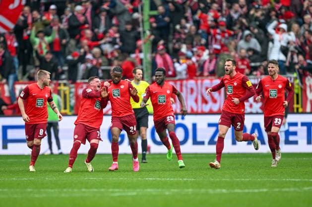 2 Bundesliga 1 FC Kaiserslautern VfL Osnabrück on 10 03 2024 at Fritz Walter Stadion in Kaiserslautern Ba Muaka Simakala Kaiserslautern celebrates cautiously after his goal to 2 2 with Marlon Ritter Kaiserslautern MT