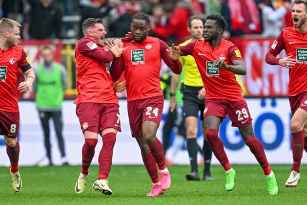 2 Bundesliga 1 FC Kaiserslautern VfL Osnabrück on 10 03 2024 at Fritz Walter Stadion in Kaiserslautern Ba Muaka Simakala Kaiserslautern celebrates cautiously after his goal to 2 2 with Marlon Ritter Kaiserslautern and Richmond Tachie Kaiserslautern MT