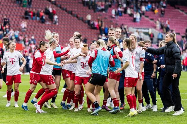 GOOGLE PIXEL Frauen Bundesliga 1 FC Köln SV Werder Bremen 10 03 2024 Happy faces after the victory at the Humba the players of 1 FC Köln are jumping around GOOGLE PIXEL Frauen Bundesliga 1 FC Köln SV Werder Bremen, Köln, RheinEnergieStadion am 10 03 2024 DFB REGULATIONS PROHIBIT ANY USE OF PHOTOGRAPHS AS IMAGE SEQUENCES AND OR QUASI VIDEO Copyright: xBEAUTIFULxSPORTS Wunderlx