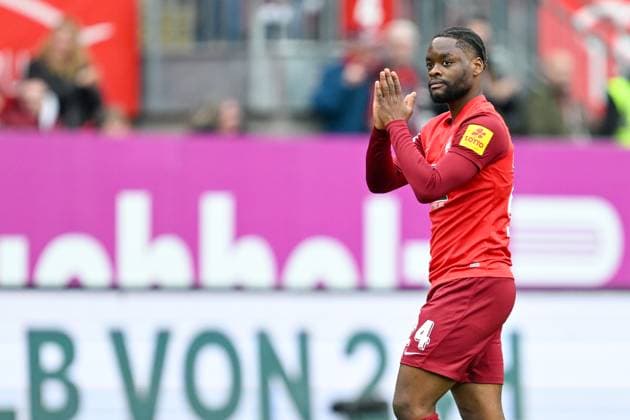 2 Bundesliga 1 FC Kaiserslautern VfL Osnabrück on 10 03 2024 at Fritz Walter Stadion in Kaiserslautern Ba Muaka Simakala Kaiserslautern cheers cautiously after his goal to make it 2 2 MT