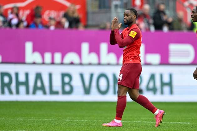 2 Bundesliga 1 FC Kaiserslautern VfL Osnabrück on 10 03 2024 at Fritz Walter Stadion in Kaiserslautern Ba Muaka Simakala Kaiserslautern cheers cautiously after his goal to make it 2 2 MT