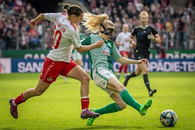 GOOGLE PIXEL Frauen Bundesliga 1 FC Köln SV Werder Bremen 10 03 2024 Carlotta Wamser 1 FC Köln, 30 and Nina Lührssen SV Werder Bremen, 27 GOOGLE PIXEL Frauen Bundesliga 1 FC Köln SV Werder Bremen 10 03 2024, 15 Matchday, on 10 03 2024 at RheinEnergie Stadion in Cologne DFL REGULATIONS PROHIBIT ANY USE OF PHOTOGRAPHS AS IMAGE SEQUENCES AND OR QUASI VIDEO Copyright: xBEAUTIFULxSPORTS LeahxKohringx