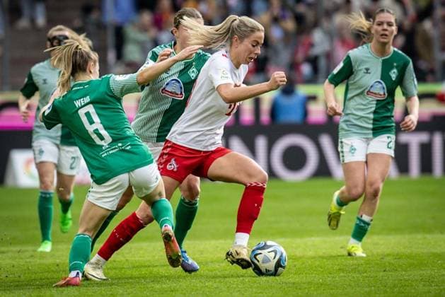 GOOGLE PIXEL Frauen Bundesliga 1 FC Köln SV Werder Bremen 10 03 2024 Michelle Weiss SV Werder Bremen, 8 and Sharon Beck 1 FC Köln, 10 GOOGLE PIXEL Frauen Bundesliga 1 FC Köln SV Werder Bremen 10 03 2024, 15 Matchday, on 10 03 2024 at RheinEnergie Stadion in Cologne DFL REGULATIONS PROHIBIT ANY USE OF PHOTOGRAPHS AS IMAGE SEQUENCES AND OR QUASI VIDEO Copyright: xBEAUTIFULxSPORTS LeahxKohringx