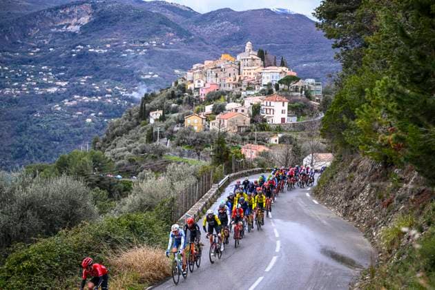 Bilder des Jahres 2024, Sport 03 März Sport Themen der Woche KW10 Sport Bilder des Tages Paris Nice 2024 Stage 8 Nice, France - March 10 : Illustration picture of the peloton during stage 8 of the men elite UCI World Tour 82nd edition of Paris - Nice cycling race, a stage of 109,3 kms with start in Nice and finish in Nice on March 10, 2024 in Nice, France, 10 03 2024 ( Motordriver Kenny Verfaillie - Nice France  Copyright: xVincentxKalutx