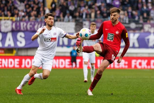 Julian Niehues 1 FC Kaiserslautern in duel with Charalambos Makridis VFL Osnabrueck , 1 FC Kaiserslautern vs VFL Osnabrueck, Soccer, 2 Bundesliga, Season 2023 2024, 10 03 2024 1 FC Kaiserslautern vs VFL Osnabrueck, Soccer, 2 Bundesliga, Season 2023 2024, 10 03 2024 Kaiserslautern Copyright: xEibner-Pressefoto AlexanderxNeisx EP_ANS