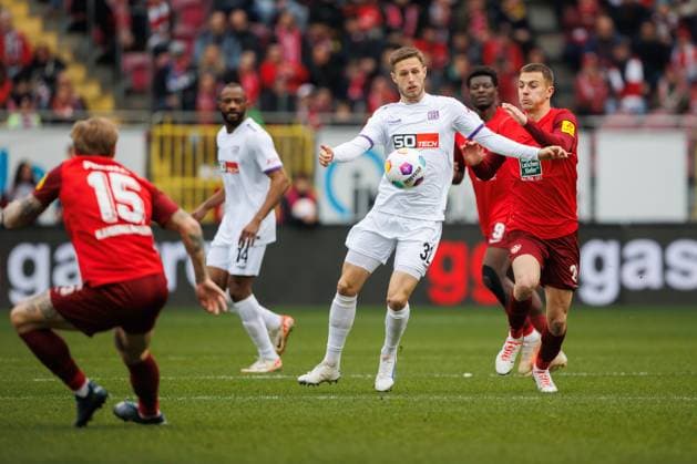 Filip Kaloc 1 FC Kaiserslautern in duel with Jannes Wulff VFL Osnabrueck , 1 FC Kaiserslautern vs VFL Osnabrueck, Soccer, 2 Bundesliga, Season 2023 2024, 10 03 2024 1 FC Kaiserslautern vs VFL Osnabrueck, Soccer, 2 Bundesliga, Season 2023 2024, 10 03 2024 Kaiserslautern Copyright: xEibner-Pressefoto AlexanderxNeisx EP_ANS