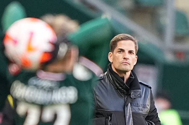 Russia Soccer Premier-League Lokomotiv - Sochi 8638303 10.03.2024 Sochi s head coach Robert Moreno Gonzalez looks on during the Russian Premier-League soccer match between Lokomotiv Moscow and Sochi in Moscow, Russia. Alexander Vilf Sputnik Moscow Russia  Copyright: xAlexanderxVilfx