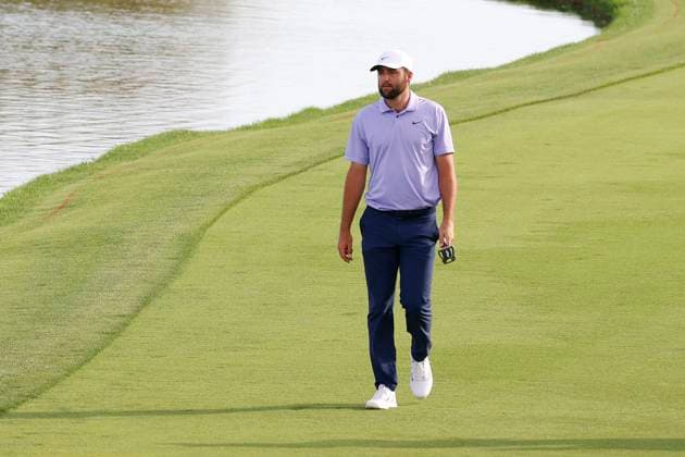 ORLANDO, FL - MARCH 10: PGA, Golf Herren golfer Scottie Scheffler walks the 18th hole during the Arnold Palmer Invitational presented by MasterCard at the Arnold Palmer s Bay Hill Club & Lodge on March 10, 2024, in Orlando, Florida. (Photo by Brian Spurlock Icon Sportswire) GOLF: MAR 10 PGA Arnold Palmer Invitational presented by Mastercard EDITORIAL USE ONLY Icon24031049