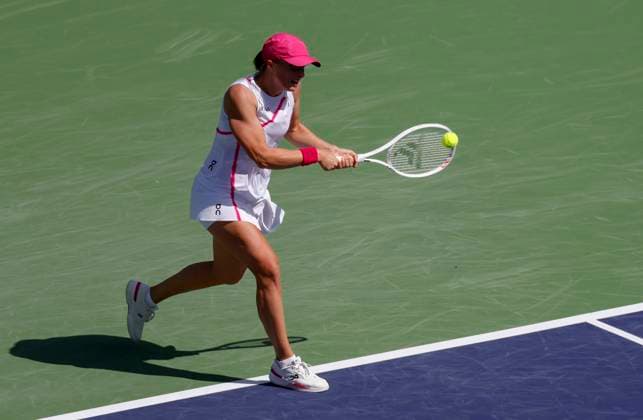 March 10, 2024 Iga Swiatek of Poland returns a shot against Linda Noskova of the Czech Republic during the BNP Paribas Open in Indian Wells, CA. CSM Indian Wells United States of America - ZUMAc04_ 20240310_zma_c04_105 Copyright: xCharlesxBausx
