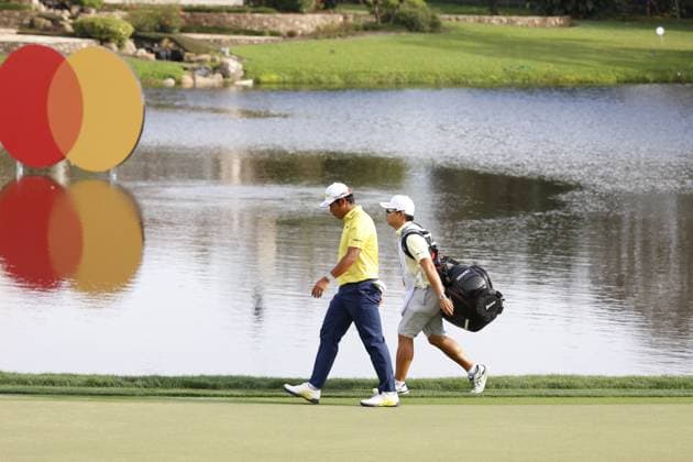 ORLANDO, FL - MARCH 10: PGA, Golf Herren golfer Hideki Matsuyama walks the 18th hole during the Arnold Palmer Invitational presented by MasterCard at the Arnold Palmer s Bay Hill Club & Lodge on March 10, 2024, in Orlando, Florida. (Photo by Brian Spurlock Icon Sportswire) GOLF: MAR 10 PGA Arnold Palmer Invitational presented by Mastercard EDITORIAL USE ONLY Icon24031082