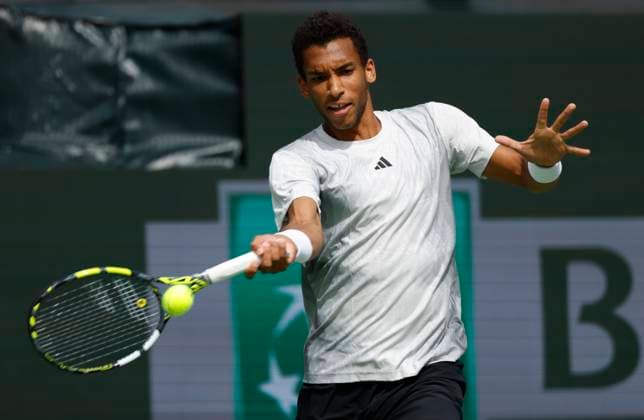 March 10, 2024 Felix Auger-Aliassime of Canada returns a shot against Carlos Alcaraz of Spain during the BNP Paribas Open in Indian Wells, CA. CSM Indian Wells United States of America - ZUMAc04_ 20240310_zma_c04_156 Copyright: xCharlesxBausx