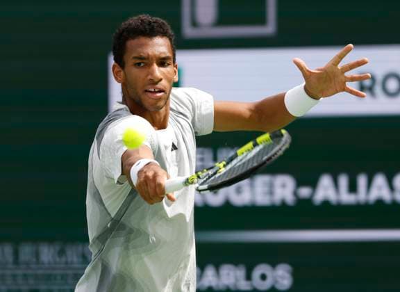 March 10, 2024 Felix Auger-Aliassime of Canada returns a shot against Carlos Alcaraz of Spain during the BNP Paribas Open in Indian Wells, CA. CSM Indian Wells United States of America - ZUMAc04_ 20240310_zma_c04_173 Copyright: xCharlesxBausx
