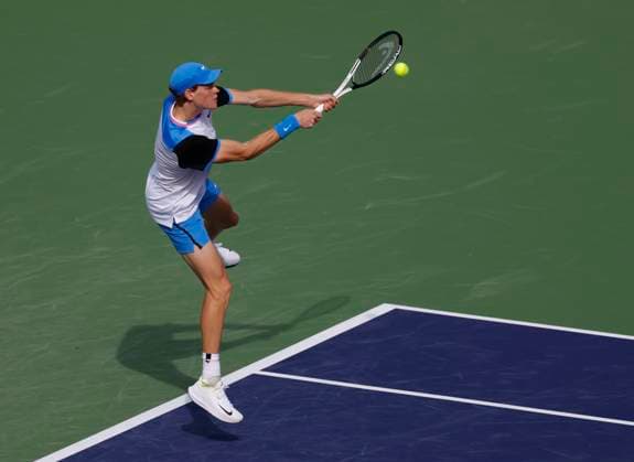March 10, 2024 Jannik Sinner of Italy returns a shot against Jan-Lennard Struff of Germany during the BNP Paribas Open in Indian Wells, CA. CSM Indian Wells United States of America - ZUMAc04_ 20240310_zma_c04_239 Copyright: xCharlesxBausx
