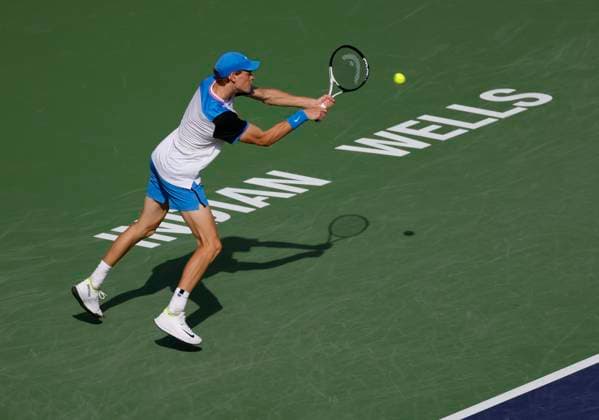 March 10, 2024 Jannik Sinner of Italy returns a shot against Jan-Lennard Struff of Germany during the BNP Paribas Open in Indian Wells, CA. CSM Indian Wells United States of America - ZUMAc04_ 20240310_zma_c04_242 Copyright: xCharlesxBausx