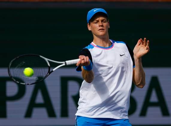 March 10, 2024 Jannik Sinner of Italy returns a shot against Jan-Lennard Struff of Germany during the BNP Paribas Open in Indian Wells, CA. CSM Indian Wells United States of America - ZUMAc04_ 20240310_zma_c04_254 Copyright: xCharlesxBausx
