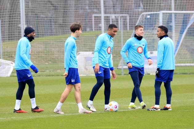 DEU, DFL, 2 FBL Hertha BSC, Training, 11 03 2024, Sportforum, Berlin, DEU, DFL, 2 FBL Hertha BSC, Training, in the picture Hertha player circle, Deyovaisio Zeefuik Hertha BSC Berlin 34 , Tim Hoffmann Hertha BSC Berlin 46 , Nader El Jindaoui Hertha BSC Berlin 17 , Gustav Christensen Hertha BSC Berlin 26 , Bilal Hussein Hertha BSC Berlin 8 DFL regulations prohibit any use of Photographs as image sequences and or quasi video Foto Juergen Engler nordphoto GmbH nordphotoxGmbHx xEngler nph00076