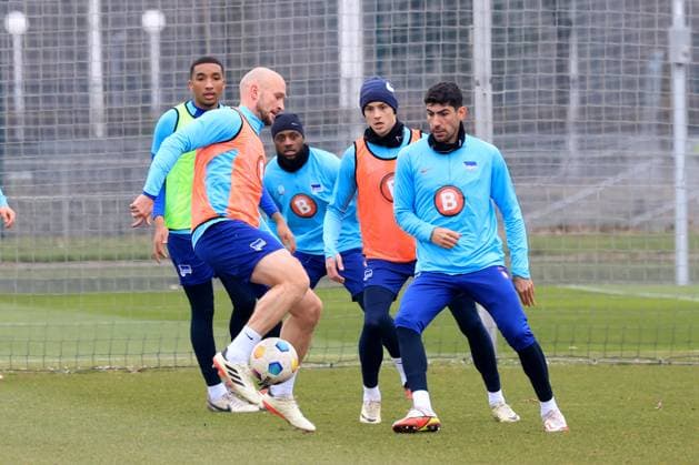 DEU, DFL, 2 FBL Hertha BSC, Training, 11 03 2024, Sportforum, Berlin, DEU, DFL, 2 FBL Hertha BSC, Training, im Bild Toni Leistner Hertha BSC Berlin 37 , Andreas Bouchalakis Hertha BSC Berlin 5 , Hertha Spielerkreis DFL regulations prohibit any use of Photographs as image sequences and or quasi video Foto Juergen Engler nordphoto GmbH nordphotoxGmbHx xEngler nph00076