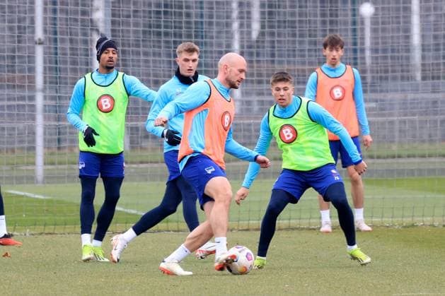 DEU, DFL, 2 FBL Hertha BSC, Training, 11 03 2024, Sportforum, Berlin, DEU, DFL, 2 FBL Hertha BSC, Training, im Bild Toni Leistner Hertha BSC Berlin 37 , Gustav Christensen Hertha BSC Berlin 26 , Hertha Spielerkreis DFL regulations prohibit any use of Photographs as image sequences and or quasi video Foto Juergen Engler nordphoto GmbH nordphotoxGmbHx xEngler nph00076