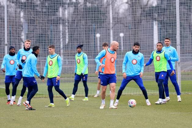 DEU, DFL, 2 FBL Hertha BSC, Training, 11 03 2024, Sportforum, Berlin, DEU, DFL, 2 FBL Hertha BSC, Training, im Bild Toni Leistner Hertha BSC Berlin 37 , Andreas Bouchalakis Hertha BSC Berlin 5 , bBilal Hussein Hertha BSC Berlin 8 Hertha Spielerkreis DFL regulations prohibit any use of Photographs as image sequences and or quasi video Foto Juergen Engler nordphoto GmbH nordphotoxGmbHx xEngler nph00076