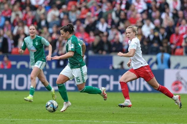 from left Jasmin Sehan SV Werder Bremen, 15 and Celina Degen 1 FC Köln, 5 in running duel, duel, dynamics, action, action, game scene, THE DFB GUIDELINES PROHIBIT ANY USE OF PHOTOGRAPHS AS IMAGE SEQUENCES AND OR QUASI VIDEO DFB REGULATIONS PROHIBIT ANY USE OF PHOTOGRAPHS AS IMAGE SEQUENCES AND OR QUASI VIDEO , 10 03 2024, Cologne Germany , Football, Google Pixel Women Bundesliga, 1 FC Köln SV Werder Bremen xobx