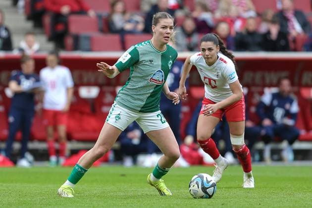 v li Juliane Wirtz SV Werder Bremen, 28 on the ball, single image, full body, action, action, match scene, THE DFB GUIDELINES PROHIBIT ANY USE OF PHOTOGRAPHS AS IMAGE SEQUENCES AND OR QUASI VIDEO DFB REGULATIONS PROHIBIT ANY USE OF PHOTOGRAPHS AS IMAGE SEQUENCES AND OR QUASI VIDEO , 10 03 2024, Cologne Germany , Football, Google Pixel Womens Bundesliga, 1 FC Köln SV Werder Bremen xobx