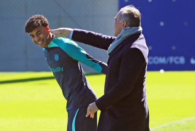 Sport Bilder des Tages FC Barcelona, Barca Training Session And press conference, PK, Pressekonferenz - UEFA Champions League 2023 24 Lamine Yamal and Vice President Rafael Yuste are participating in the training session before the UEFA Champions League match against SSC Napoli in Barcelona, Spain, on March 11, 2024. Barcelona Barcelona Spain  Copyright: xUrbanandsportx originalFilename:urbanandsport-fcbarcel240311_npuPb.jpg
