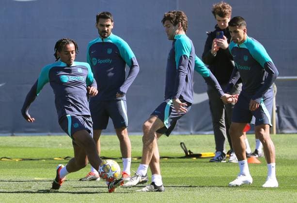FC Barcelona, Barca Training Session And press conference, PK, Pressekonferenz - UEFA Champions League 2023 24 Jules Kounde and Marcos Alonso are training before the UEFA Champions League match against SSC Napoli in Barcelona, Spain, on March 11, 2024. Barcelona Barcelona Spain  Copyright: xUrbanandsportx originalFilename:urbanandsport-fcbarcel240311_npVxr.jpg