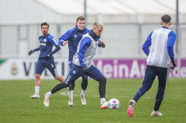 12 03 2024, Football, Season 2023 2024, 2 Bundesliga, Training FC Schalke 04, f l Derry John Murkin FC Schalke 04 , Timo Baumgartl FC Schalke 04 Gelsenkirchen Veltins Arena NRW Germany xRHR PHOTO TRx Copyright: TimxRehbein RHR-FOTOx RHR-FOTO TR