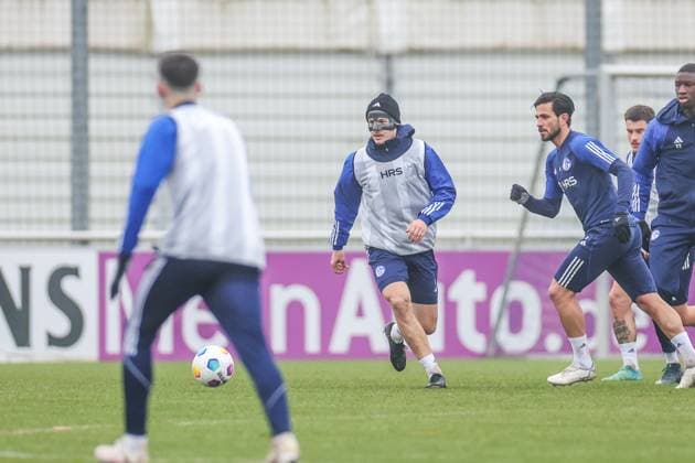 12 03 2024, Football, Season 2023 2024, 2 Bundesliga, Training FC Schalke 04, f l Cedric Brunner FC Schalke 04 , Danny Latza FC Schalke 04 Gelsenkirchen Veltins Arena NRW Germany xRHR PHOTO TRx Copyright: TimxRehbein RHR-FOTOx RHR-FOTO TR