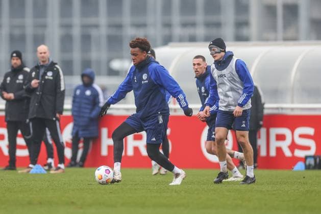 12 03 2024, Football, Season 2023 2024, 2 Bundesliga, Training FC Schalke 04, v l Assan OuÃ draogo FC Schalke 04 , Cedric Brunner FC Schalke 04 Gelsenkirchen Veltins Arena NRW Germany xRHR PHOTO TRx Copyright: TimxRehbein RHR-FOTOx RHR-FOTO TR