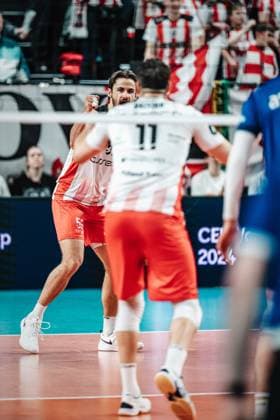 Volleyball Men Season 2023 2024 CEV Volleyball Cup 2024 Final SVG Lüneburg GER vs Asseco Resovia Rzeszow POL 12 03 2024 Torey TJ Defalco 59, Asseco Resovia Rzeszow cheers Lüneburg LKH Arena Niedersachsen Germany