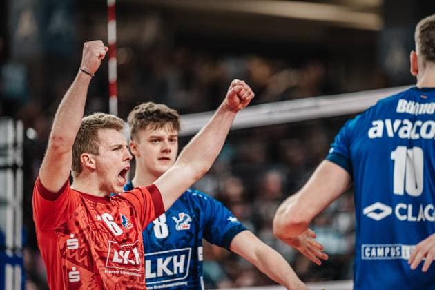 Volleyball Men Season 2023 2024 CEV Volleyball Cup 2024 Final SVG Lüneburg GER vs Asseco Resovia Rzeszow POL 12 03 2024 Gage Thomas Worsley 6, SVG Lüneburg cheers Lüneburg LKH Arena Niedersachsen Germany