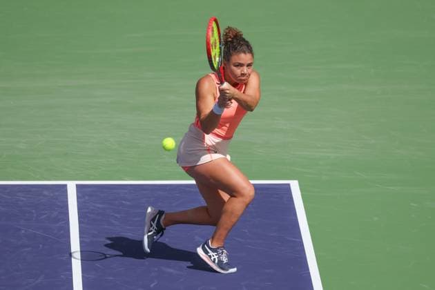 INDIAN WELLS, CA - MARCH 12: Jasmine Paolini (ITA) hits a backhand during the BNP Paribas Open on March 12, 2024 at Indian Wells Tennis Garden in Indian Wells, CA. (Photo by George Walker Icon Sportswire) TENNIS: MAR 12 BNP Paribas Open EDITORIAL USE ONLY Icon240312012