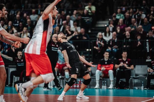 Volleyball Men Season 2023 2024 CEV Volleyball Cup 2024 Final SVG Lüneburg GER vs Asseco Resovia Rzeszow POL 12 03 2024 Pawel Zatorski 16, Asseco Resovia Rzeszow cheers Lüneburg LKH Arena Niedersachsen Germany