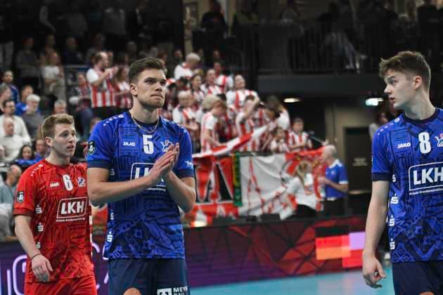 GER CEV Cup SVG Lueneburg vs Asseco Resovia Rzeszow 12 03 2024, LKH Arena, Lueneburg, GER CEV Cup, SVG Lueneburg GER vs Asseco Resovia Rzeszow POL , in the picture the Lueneburg team lets the heads hang down nordphotoxGmbH xWitke nph00002