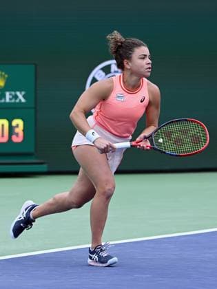 INDIAN WELLS, CA - MARCH 12: Jasmine Paolini (ITA) runs towards the net during a WTA, Tennis Damen tennis match played on March 12, 2024 during the BNP Paribas Open played at the Indian Wells Tennis Garden in Indian Wells, CA. (Photo by John Cordes Icon Sportswire) TENNIS: MAR 12 BNP Paribas Open EDITORIAL USE ONLY Icon506240312005