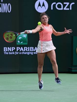 INDIAN WELLS, CA - MARCH 12: Jasmine Paolini (ITA) returns the ball during a WTA, Tennis Damen tennis match played on March 12, 2024 during the BNP Paribas Open played at the Indian Wells Tennis Garden in Indian Wells, CA. (Photo by John Cordes Icon Sportswire) TENNIS: MAR 12 BNP Paribas Open EDITORIAL USE ONLY Icon506240312008