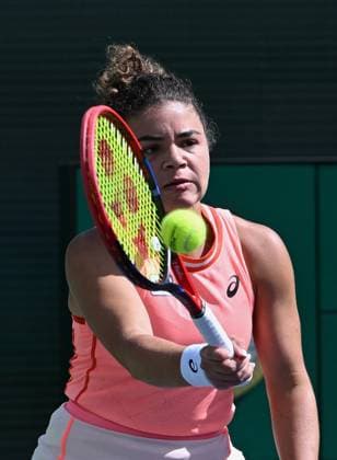 INDIAN WELLS, CA - MARCH 12: Jasmine Paolini (ITA) returns the ball during a WTA, Tennis Damen tennis match played on March 12, 2024 during the BNP Paribas Open played at the Indian Wells Tennis Garden in Indian Wells, CA. (Photo by John Cordes Icon Sportswire) TENNIS: MAR 12 BNP Paribas Open EDITORIAL USE ONLY Icon506240312014