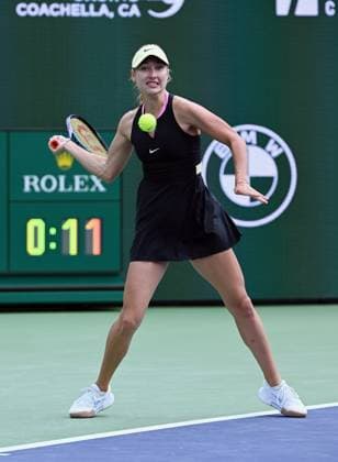 INDIAN WELLS, CA - MARCH 12: Anastasia Potapova (RUS) gets ready to hit the ball during a WTA, Tennis Damen tennis match played on March 12, 2024 during the BNP Paribas Open played at the Indian Wells Tennis Garden in Indian Wells, CA. (Photo by John Cordes Icon Sportswire) TENNIS: MAR 12 BNP Paribas Open EDITORIAL USE ONLY Icon506240312018
