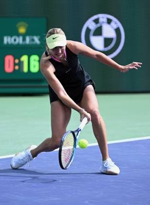 INDIAN WELLS, CA - MARCH 12: Anastasia Potapova (RUS) returns the ball during a WTA, Tennis Damen tennis match played on March 12, 2024 during the BNP Paribas Open played at the Indian Wells Tennis Garden in Indian Wells, CA. (Photo by John Cordes Icon Sportswire) TENNIS: MAR 12 BNP Paribas Open EDITORIAL USE ONLY Icon506240312027