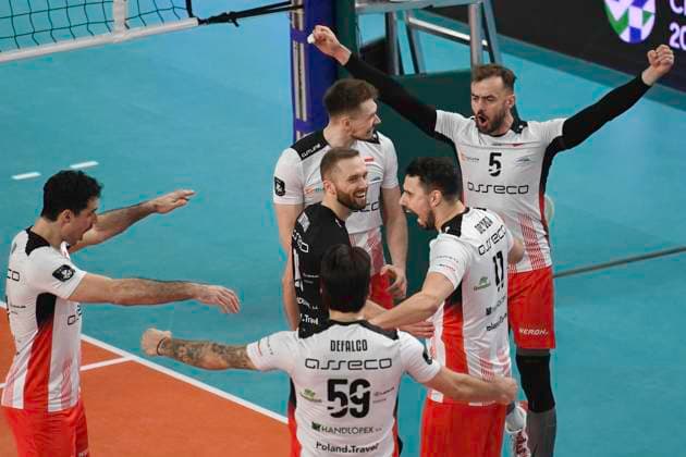 GER CEV Cup SVG Lueneburg vs Asseco Resovia Rzeszow 12 03 2024, LKH Arena, Lueneburg, GER CEV Cup, SVG Lueneburg GER vs Asseco Resovia Rzeszow POL , in the picture the Polish team cheers nordphotoxGmbH xWitke nph00002