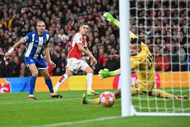 London, Emrates Stadium, 12 03 24, GER, Men, UEFA Champions League, Season 2023 2024, FC Arsenal FC Porto Picture Leandro TROSSARD Arsenal makes the goal to 1 0 Only for editorial use UEFA regulations prohibit any use of photographs as image sequences and or quasi video England United Kingdom