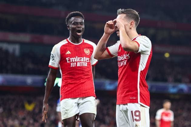 Arsenal gegen Porto 12. März 2024, London UEFA Champions™s League, Achtelfinale, Rückspiel Arsenal gegen Porto Leandro Trossard von Arsenal feiert sein erstes Tor mit Bukayo Saka von Arsenal Foto Charlotte Wilson Abseits London UK  Copyright: xCharlottexWilsonx xOffsidexOffside