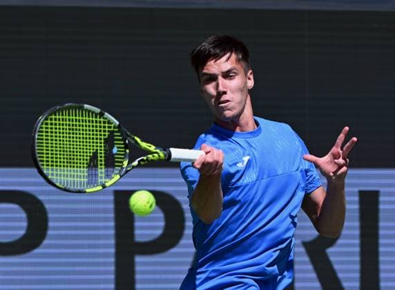 INDIAN WELLS, CA - MARCH 12: Fabian Marozsan (HUN) returns the ball during an ATP, Tennis Herren tennis match played on March 12, 2024 during the BNP Paribas Open played at the Indian Wells Tennis Garden in Indian Wells, CA. (Photo by John Cordes Icon Sportswire) TENNIS: MAR 12 BNP Paribas Open EDITORIAL USE ONLY Icon506240312105