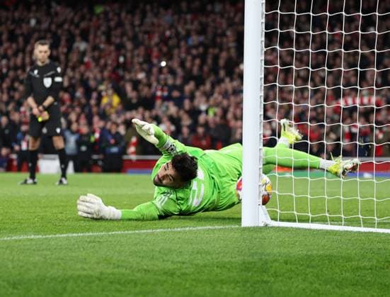 David Raya the Arsenal goalkeeper makes the 1st of his 2 saves in the penalty shoot out Arsenal v FC Porto, UEFA Champions League Round of 16 2nd Leg, Emirates Stadium, Highbury, London, UK - 12 03 2024 Editorial use only  Copyright: xMattxImpey Shutterstockx 14386951n