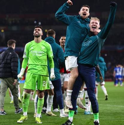 Arsenal gegen Porto 12. März 2024, London UEFA Champions™s League, Achtelfinale, Rückspiel Arsenal gegen Porto L R Arsenal-Torwart David Raya, Jorginho und Arsenal-Torwart Aaron Ramsdale feiern den Sieg Foto Charlotte Wilson Abseits London UK  Copyright: xCharlottexWilsonx xOffsidexOffside