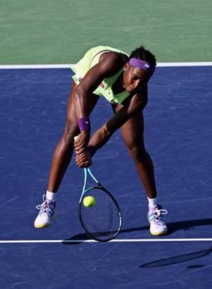 INDIAN WELLS, CA - MARCH 12: Coco Gauff (USA) hits a ball hit at her feet during a WTA, Tennis Damen quarterfinals doubles tennis match played on March 12, 2024 during the BNP Paribas Open played at the Indian Wells Tennis Garden in Indian Wells, CA. (Photo by John Cordes Icon Sportswire) TENNIS: MAR 12 BNP Paribas Open EDITORIAL USE ONLY Icon506240312214