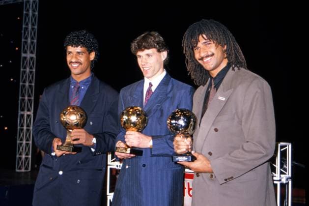 RECORD DATE NOT STATED FRANK RIJKAARD, MARCO VAN BASTEN, RUUD GULLIT, Milan, Cerimonia Pallone d Oro, Golden Ball, 1989, Montecarlo, 01-02-1989, Esultanza, Con coppa, Celebration, Jubel, With Trophy SERATA CERIMONIA PALLONE D ORO 1989