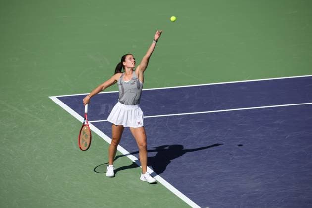 INDIAN WELLS, CA - MARCH 13: Emma Navarro (USA) serves during the BNP Paribas Open on March 13, 2024 at Indian Wells Tennis Garden in Indian Wells, CA. (Photo by George Walker Icon Sportswire) TENNIS: MAR 13 BNP Paribas Open EDITORIAL USE ONLY Icon240313005